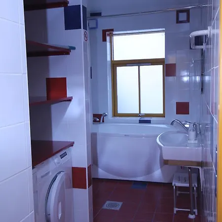 Sunnyhouse טרטו